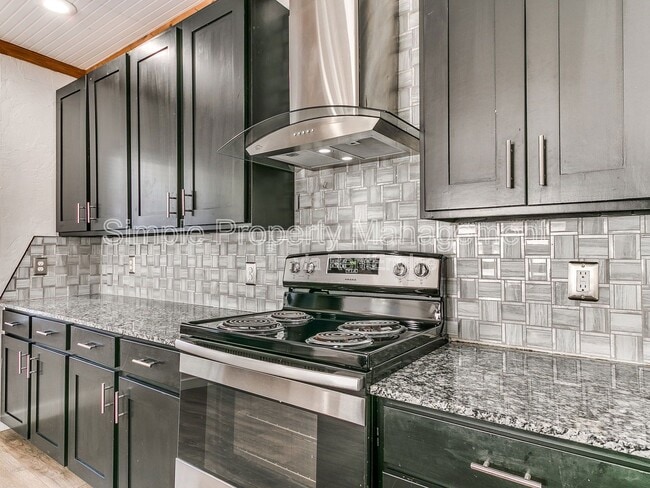 Building Photo - 2605 N Robinson Ave