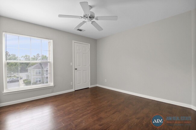 Building Photo - Bright, Freshly Updated 2BR/2BA Condo at T...