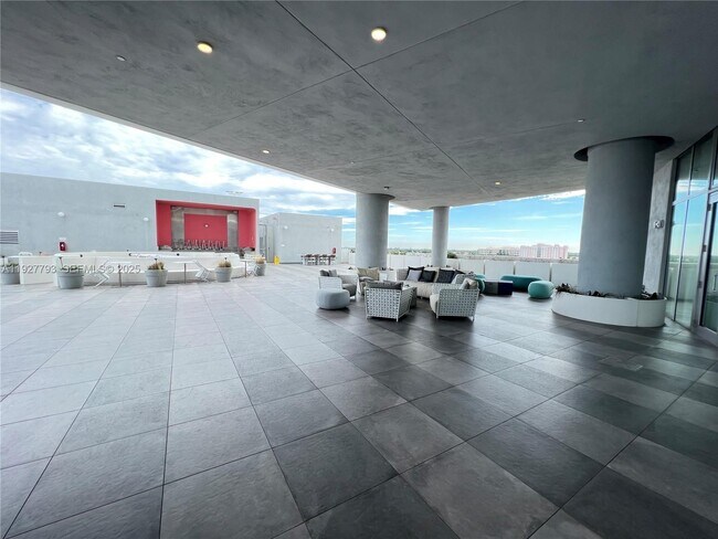 Building Photo - 2000 Metropica Wy