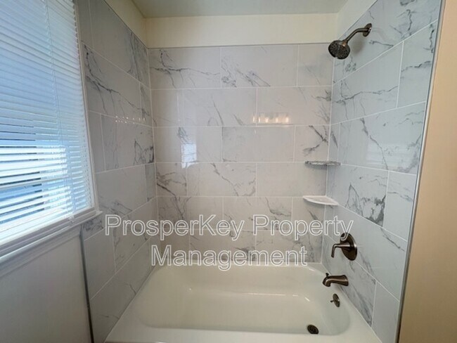 Building Photo - 830 Turner Rd