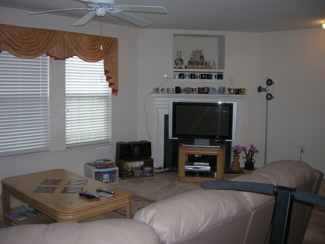 Building Photo - --APPLICATION PENDING CURRENTLY UNAVAILABL...