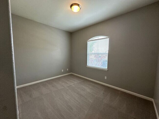 Building Photo - 10615 Summer Glen Dr