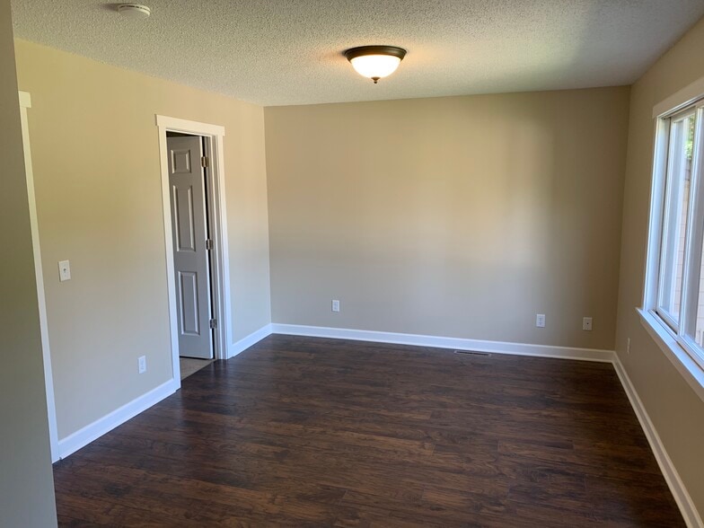 Building Photo - 810 73rd Way