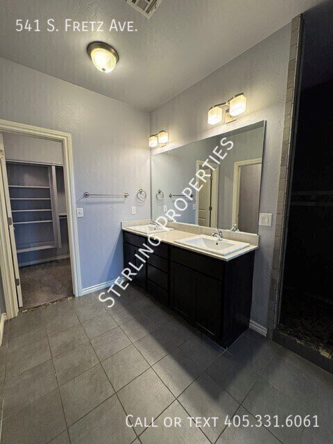 Building Photo - 541 S Fretz Ave