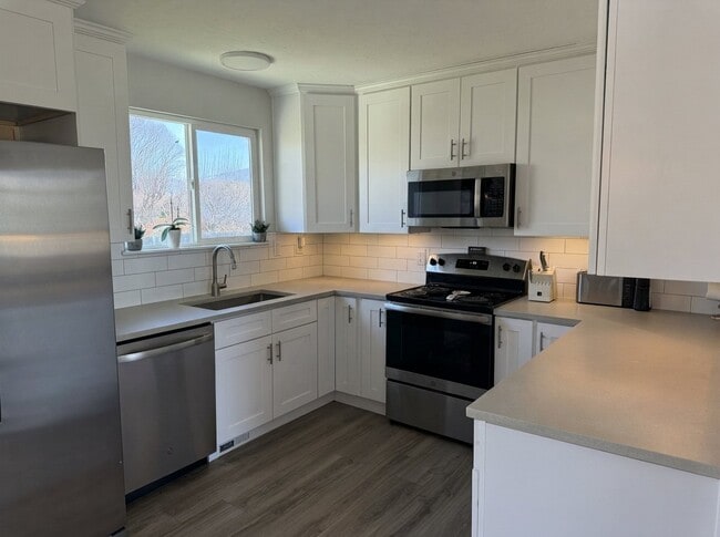 Building Photo - 1695 S 450 W