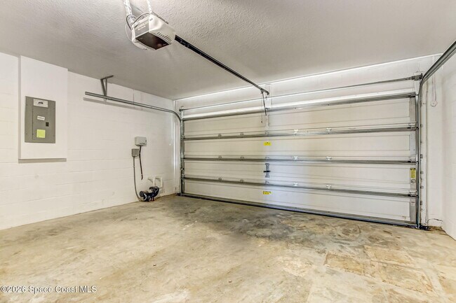 Building Photo - 3254 Burdock Ave