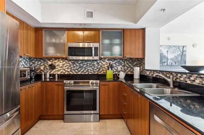 Building Photo - 16699 Collins Ave