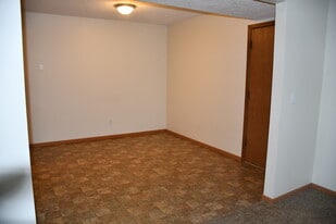Building Photo - 12 Woodland Oaks Dr