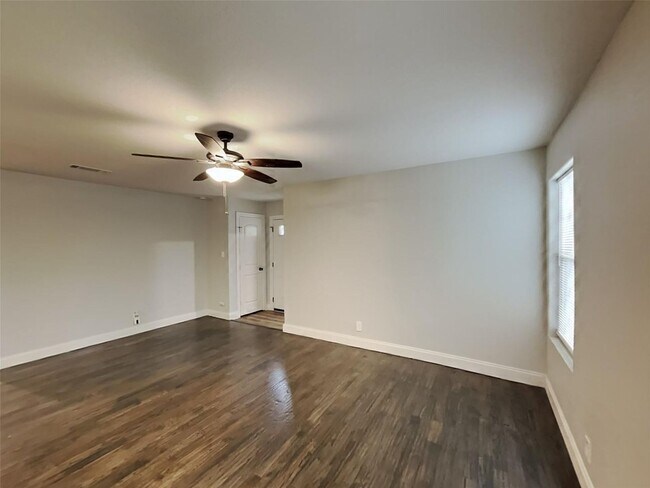 Building Photo - 3 BR/1.5BA | Renovated Single Family Home | 1-Car Garage | Gated backyard