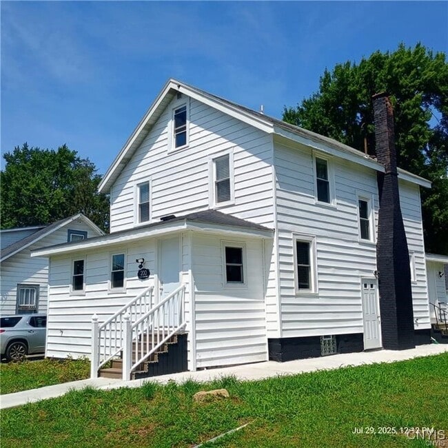 Building Photo - 200 Garden City Dr
