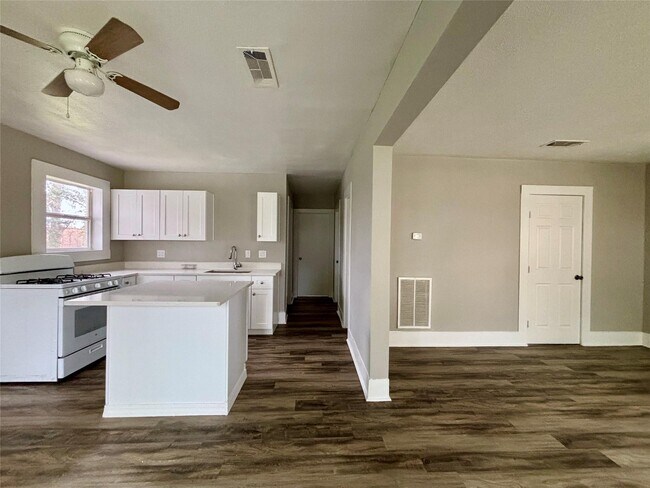 Building Photo - 9710 Casa Loma Dr