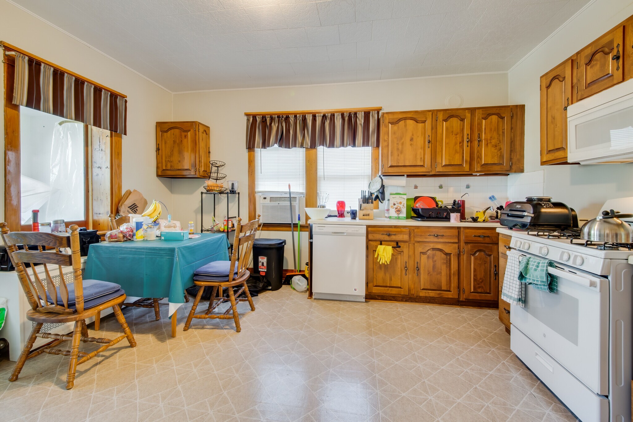 Building Photo - 5306 W Roscoe St