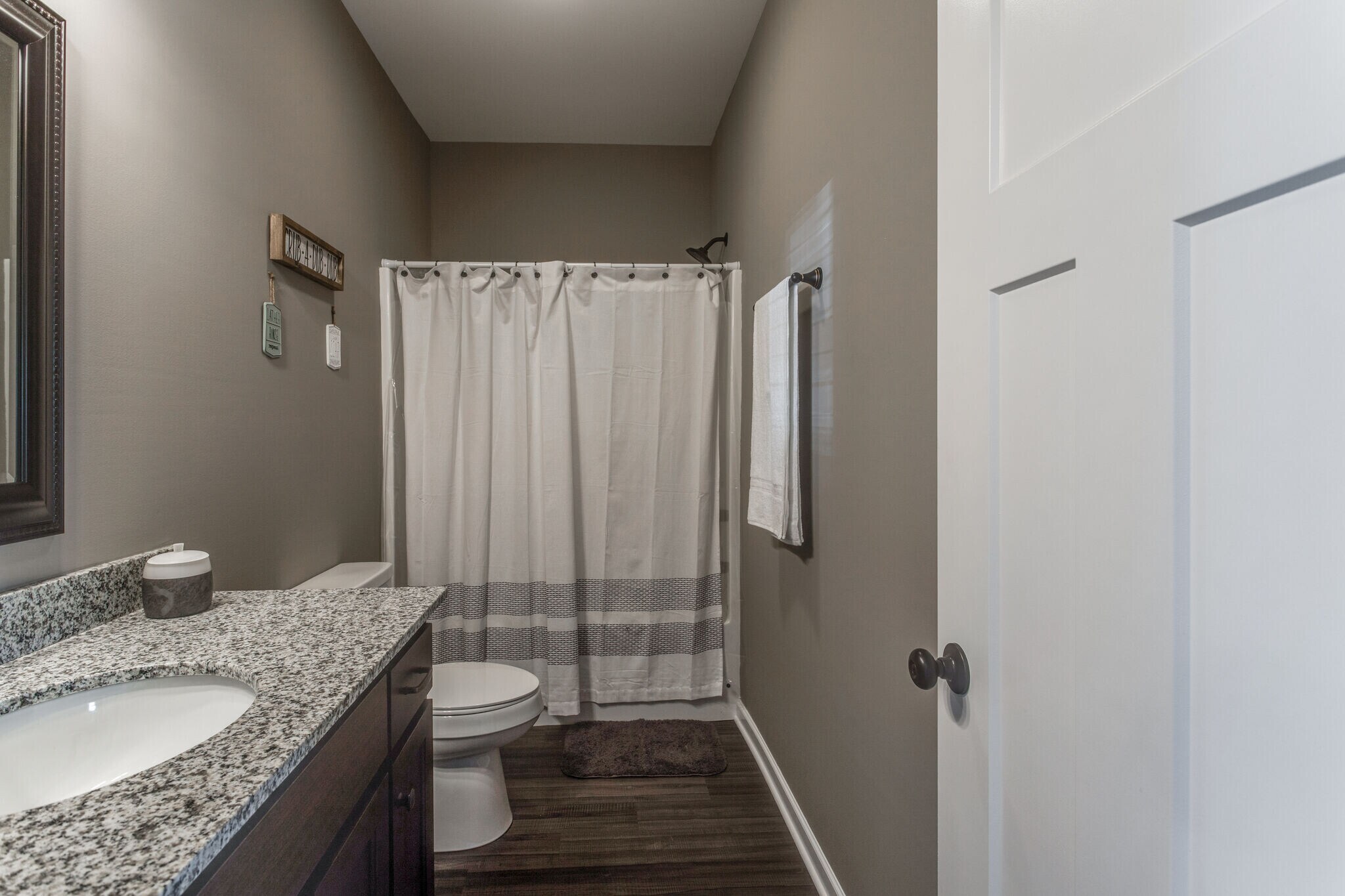 bathroom - 1070 Madison St