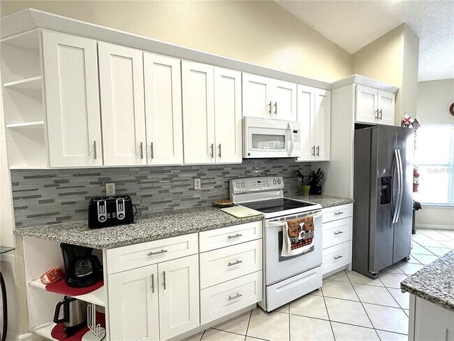 Building Photo - 16724 Rolling Green Dr