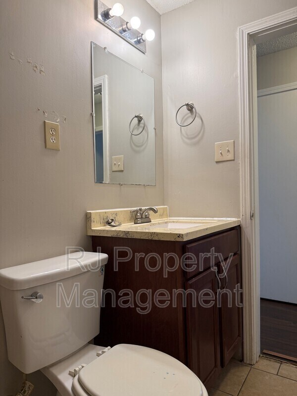 Building Photo - 3086 Estes St