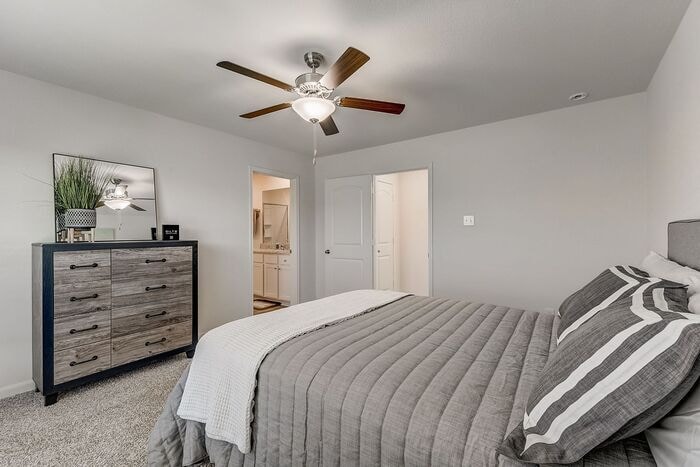 Building Photo - 717 Beall St