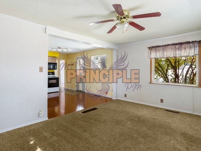 Building Photo - Charming Bungalow Downtown