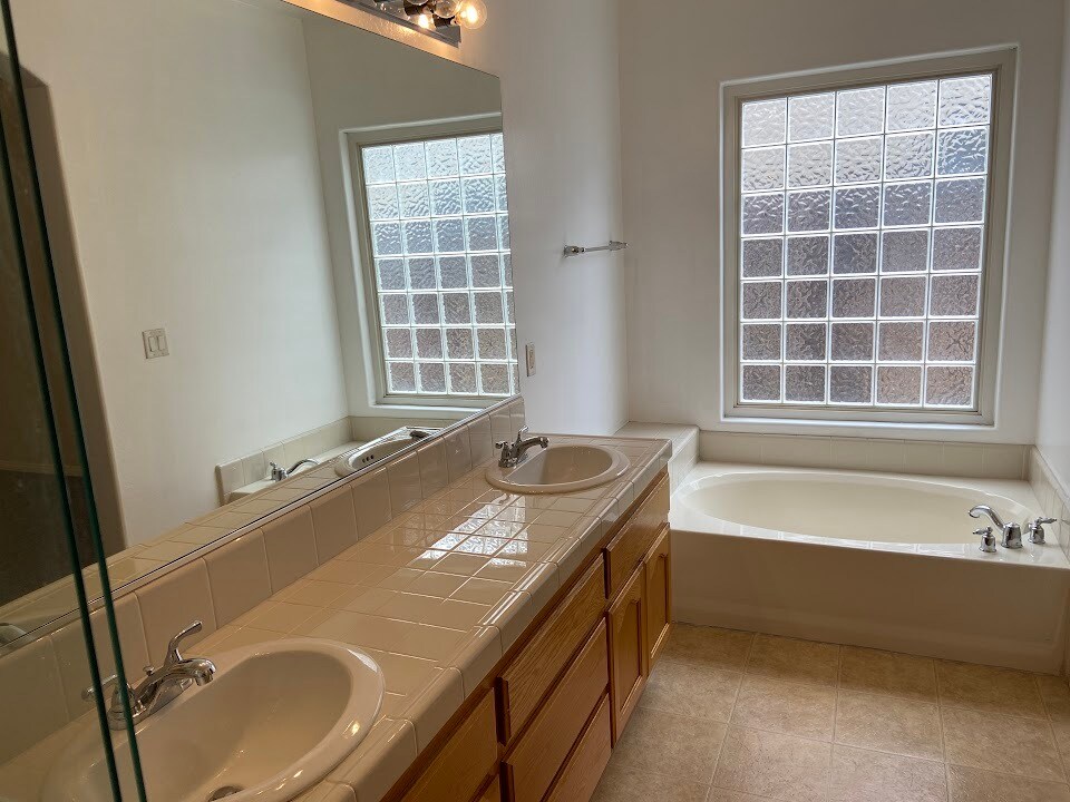 Building Photo - 11100 Vista De Cally Dr