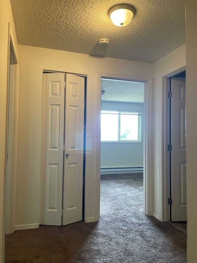 Building Photo - 4932-4942 Elkhorn Ct SE Salem, OR 97317