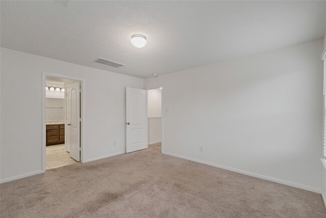 Building Photo - 647 Ash Mill Dr