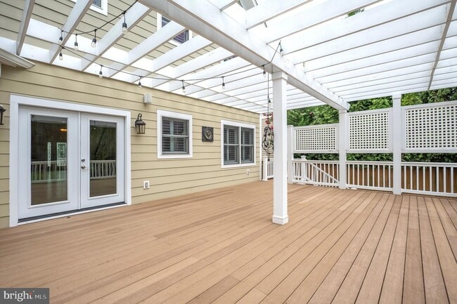 Building Photo - 5905 Lone Oak Dr
