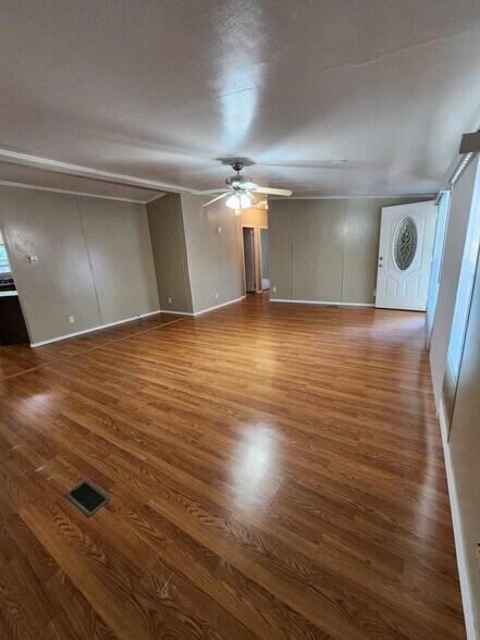 Building Photo - 922 Ashwood Dr