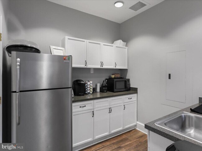 Building Photo - 12905 Alton Square