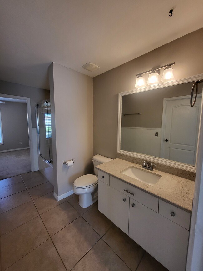 Building Photo - 1008 NW 12th Terrace