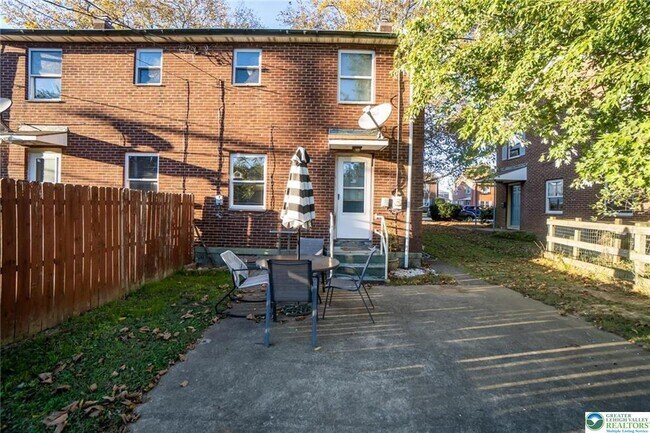 Building Photo - 240 Palmer St