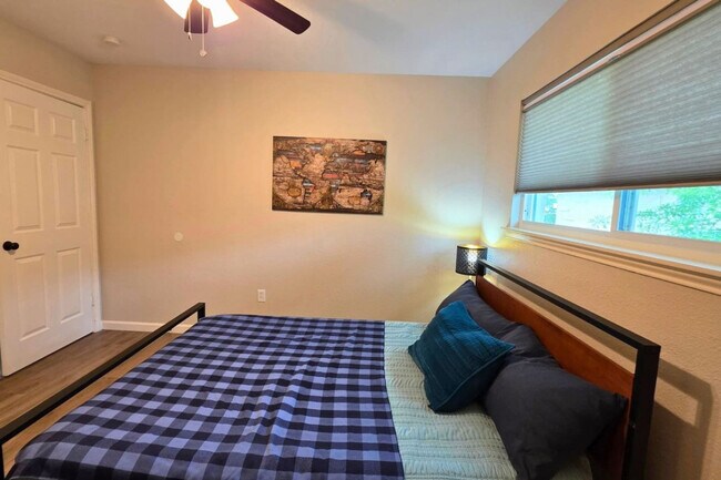 Building Photo - 1810 San Sebastian Ln