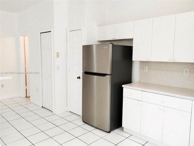 Building Photo - 3603 Shoma Dr