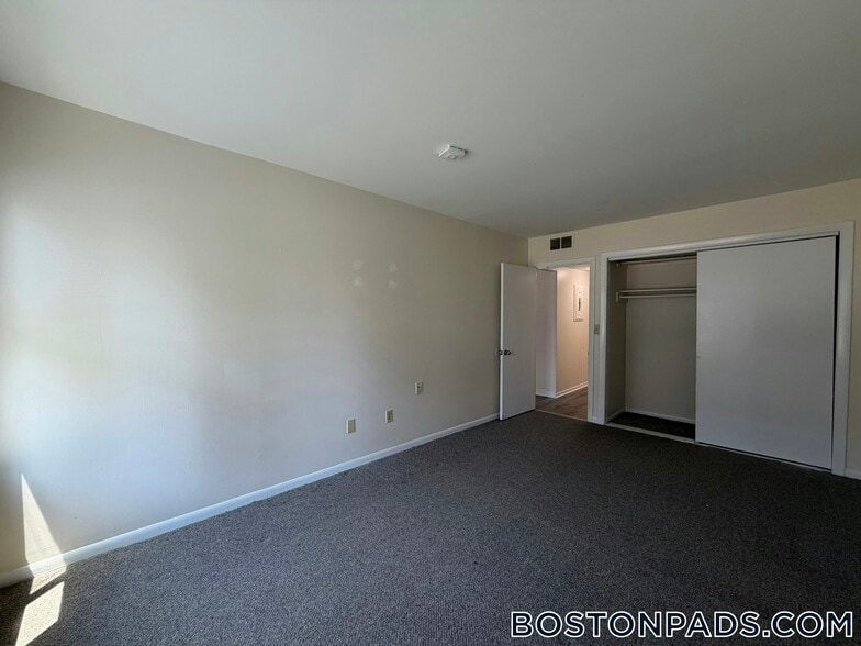 Building Photo - 18 Westgate Dr