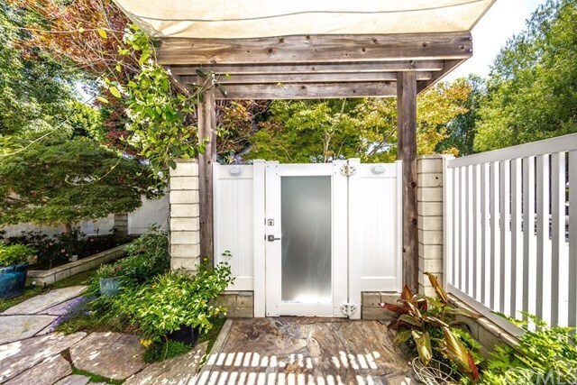 Building Photo - 3367 Roxanne Ave