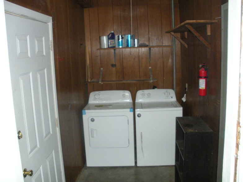 Building Photo - 2900 Holt Dr