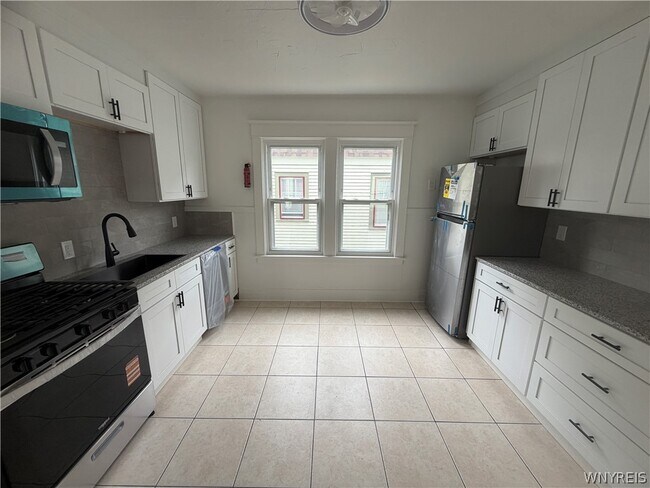 Building Photo - 73 Hedwig Ave