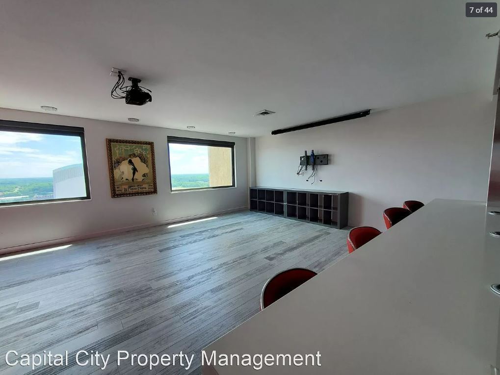 Building Photo - 700 Grand Ave