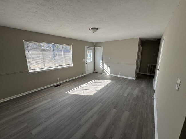 Building Photo - 120 Woodland Dr