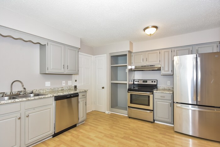 Building Photo - 265 Clearlake Dr W