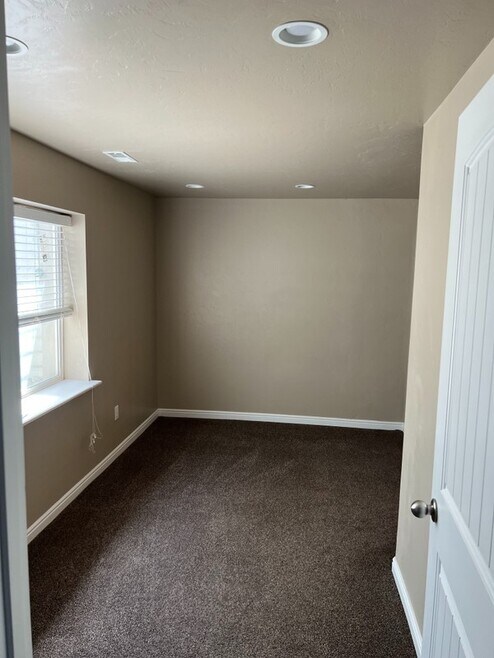 Building Photo - 871 W Prairie Dog Way