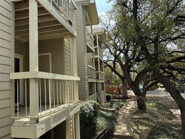 Building Photo - 114 E 31st St