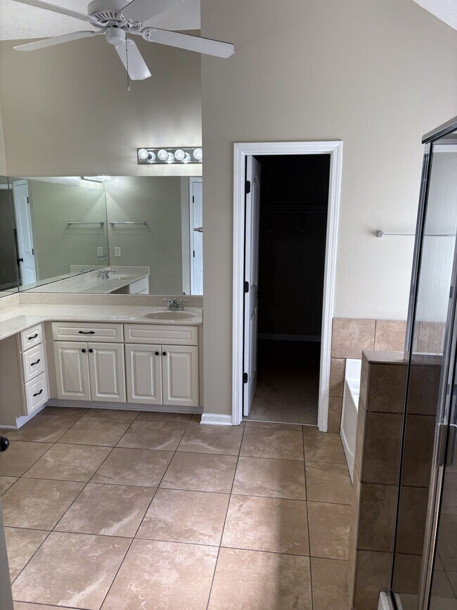 Building Photo - 9745 Silver Bell Ct