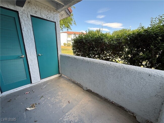 Building Photo - 1455 E Katie Ave