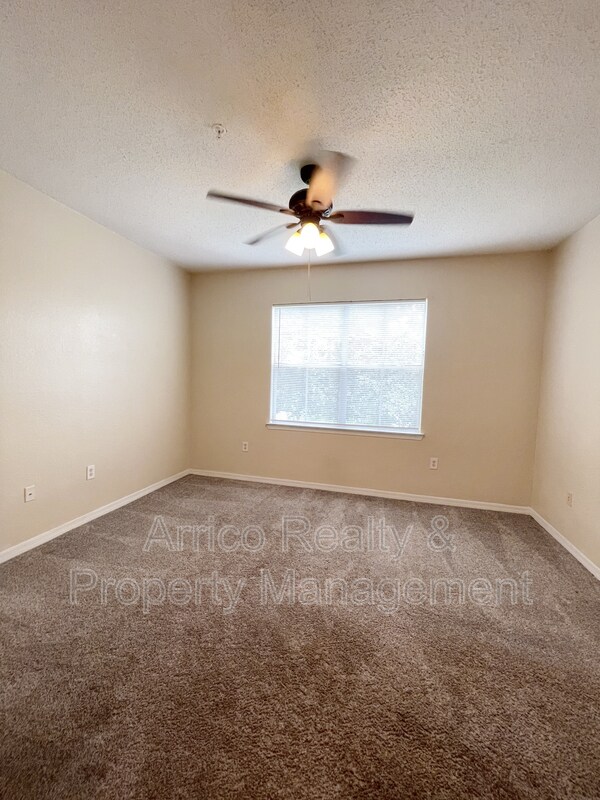 Building Photo - 18001 Richmond Pl Dr
