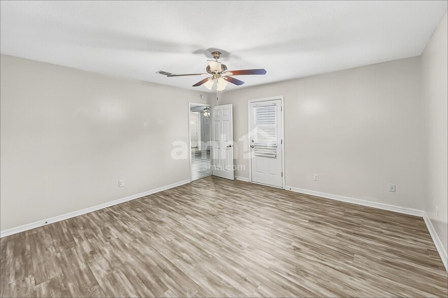 Building Photo - 1694 Ashwood Cir