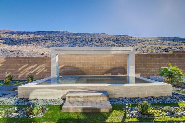 Building Photo - Mesa Ridge Luxury Oasis Feathertop
