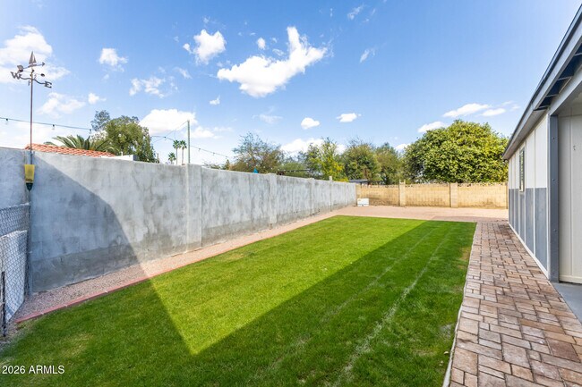 Building Photo - 1340 E Garnet Cir