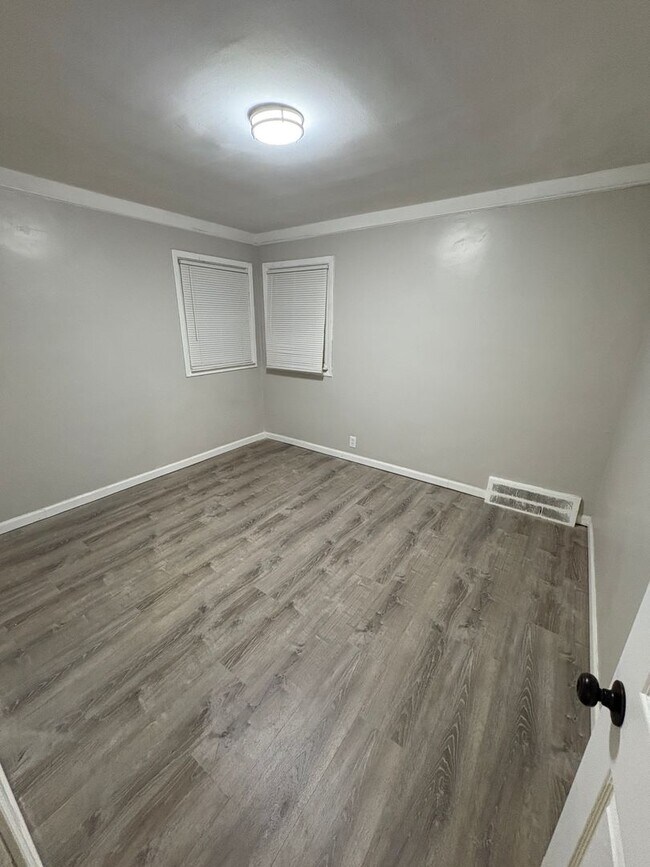Building Photo - 2 Bed, 1 Bath Ranch Home for Rent – Inkster – $1,200/Month
