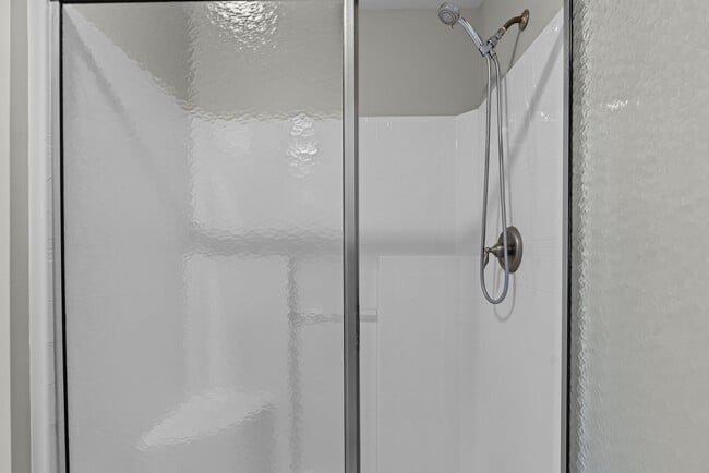 Building Photo - Gorgeous 3 Bedroom Townhome w/ Premium Finishes & Amenities - Pet Friendly!