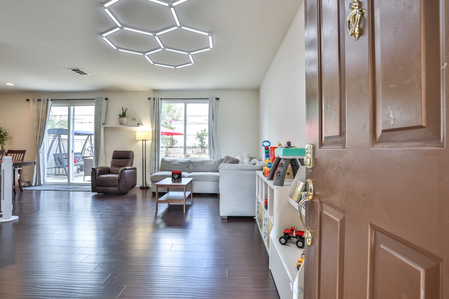 Building Photo - 17828 Woodbine Ct