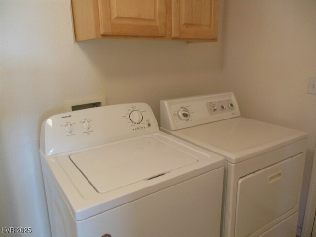 Building Photo - 9891 Sierra Canyon Way